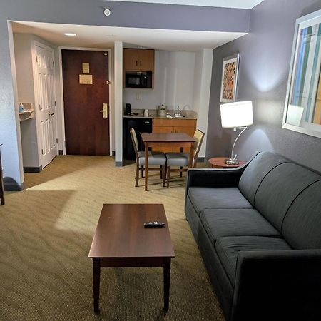 Wingate By Wyndham Chesapeake Hotel Екстериор снимка