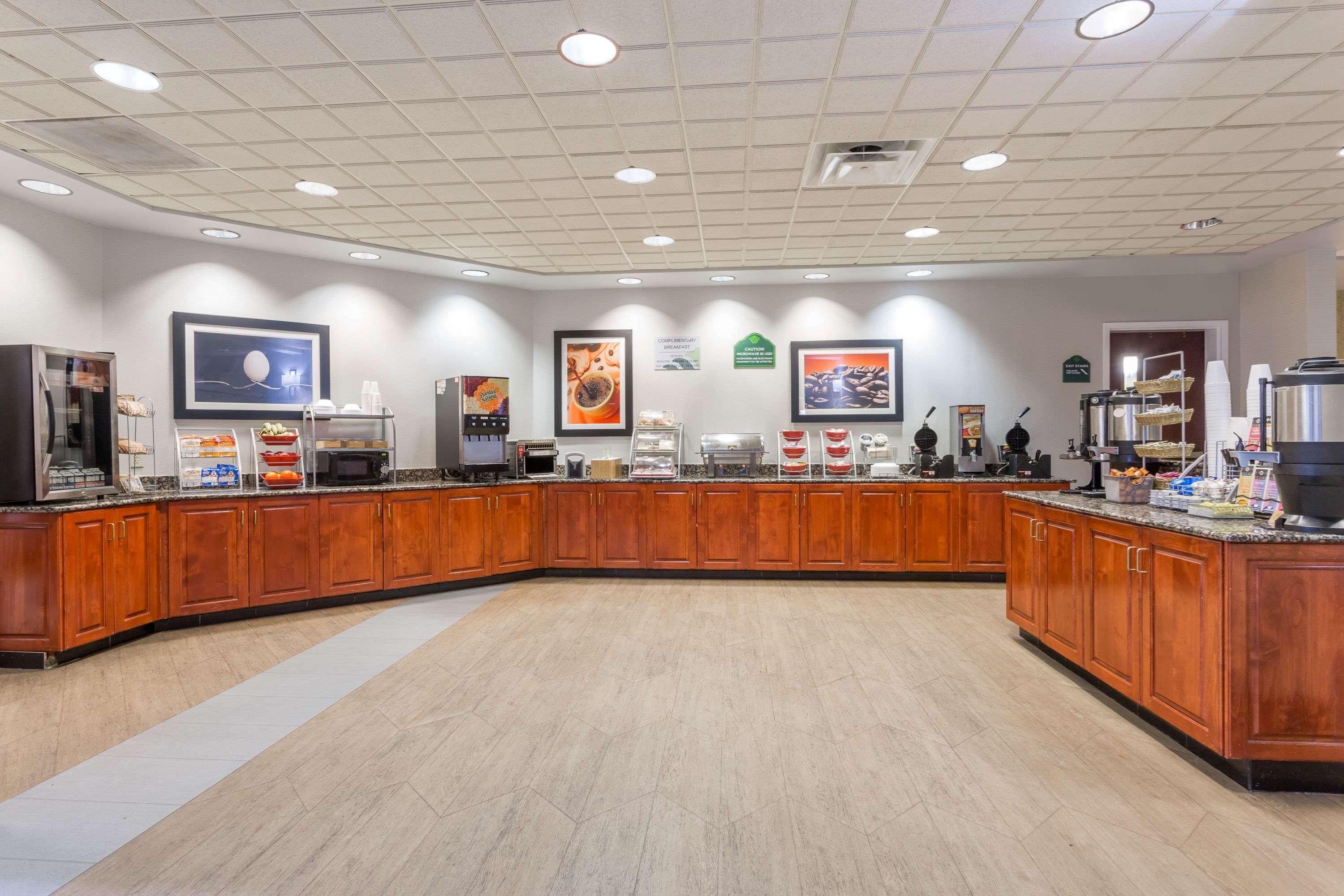 Wingate By Wyndham Chesapeake Hotel Екстериор снимка