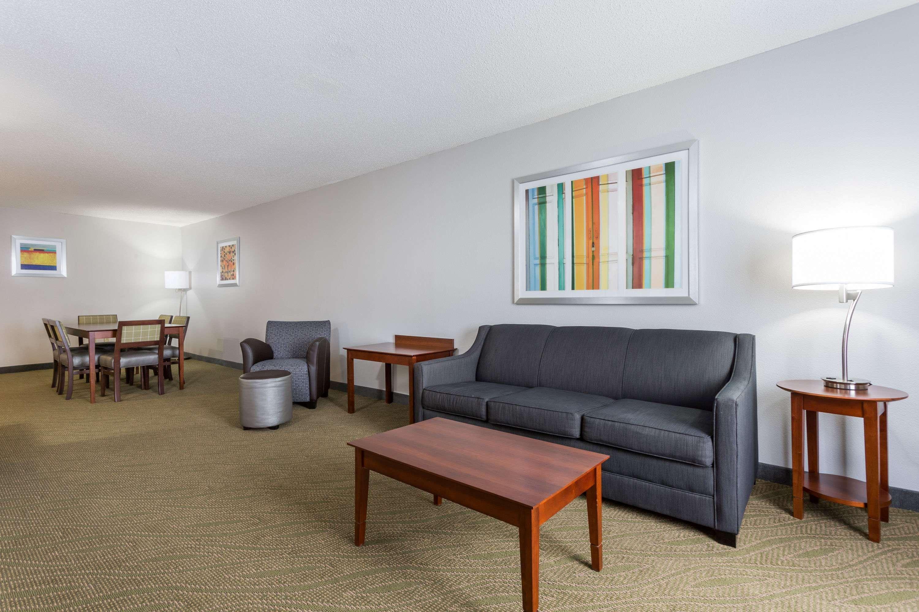 Wingate By Wyndham Chesapeake Hotel Екстериор снимка