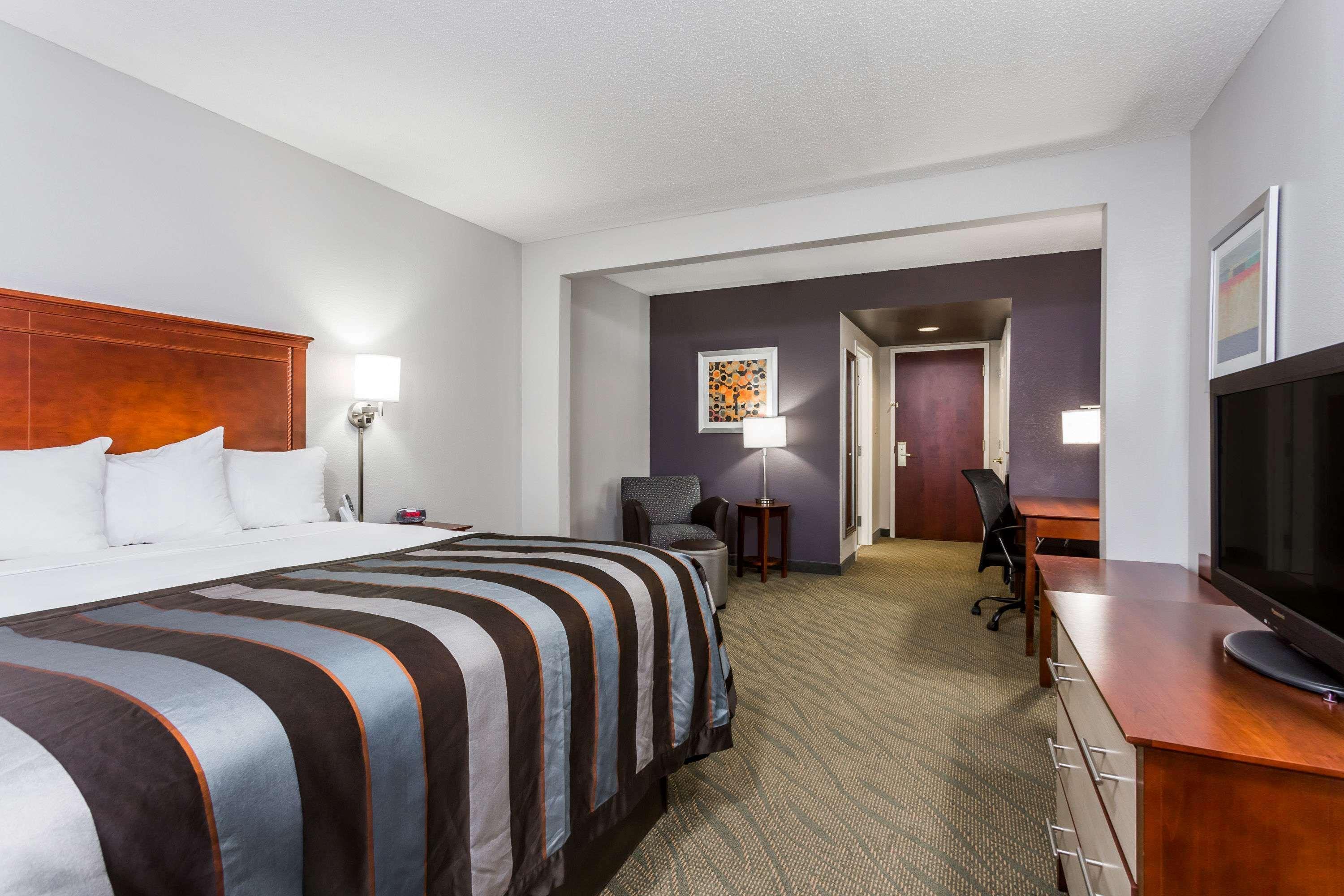 Wingate By Wyndham Chesapeake Hotel Екстериор снимка