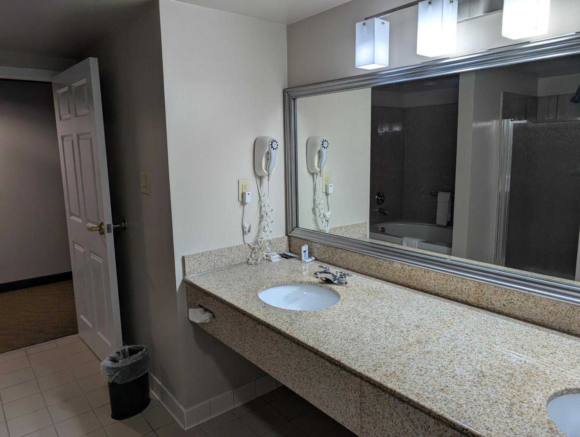Wingate By Wyndham Chesapeake Hotel Екстериор снимка