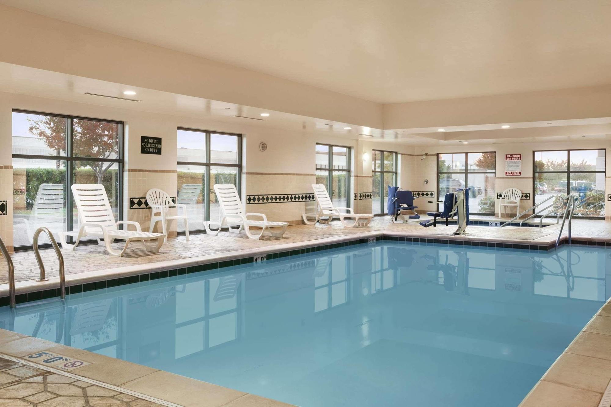 Wingate By Wyndham Chesapeake Hotel Екстериор снимка