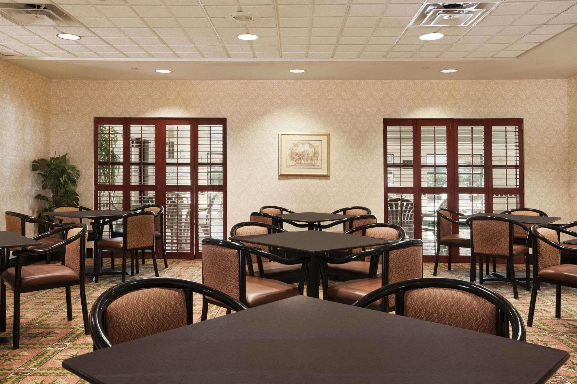 Wingate By Wyndham Chesapeake Hotel Екстериор снимка