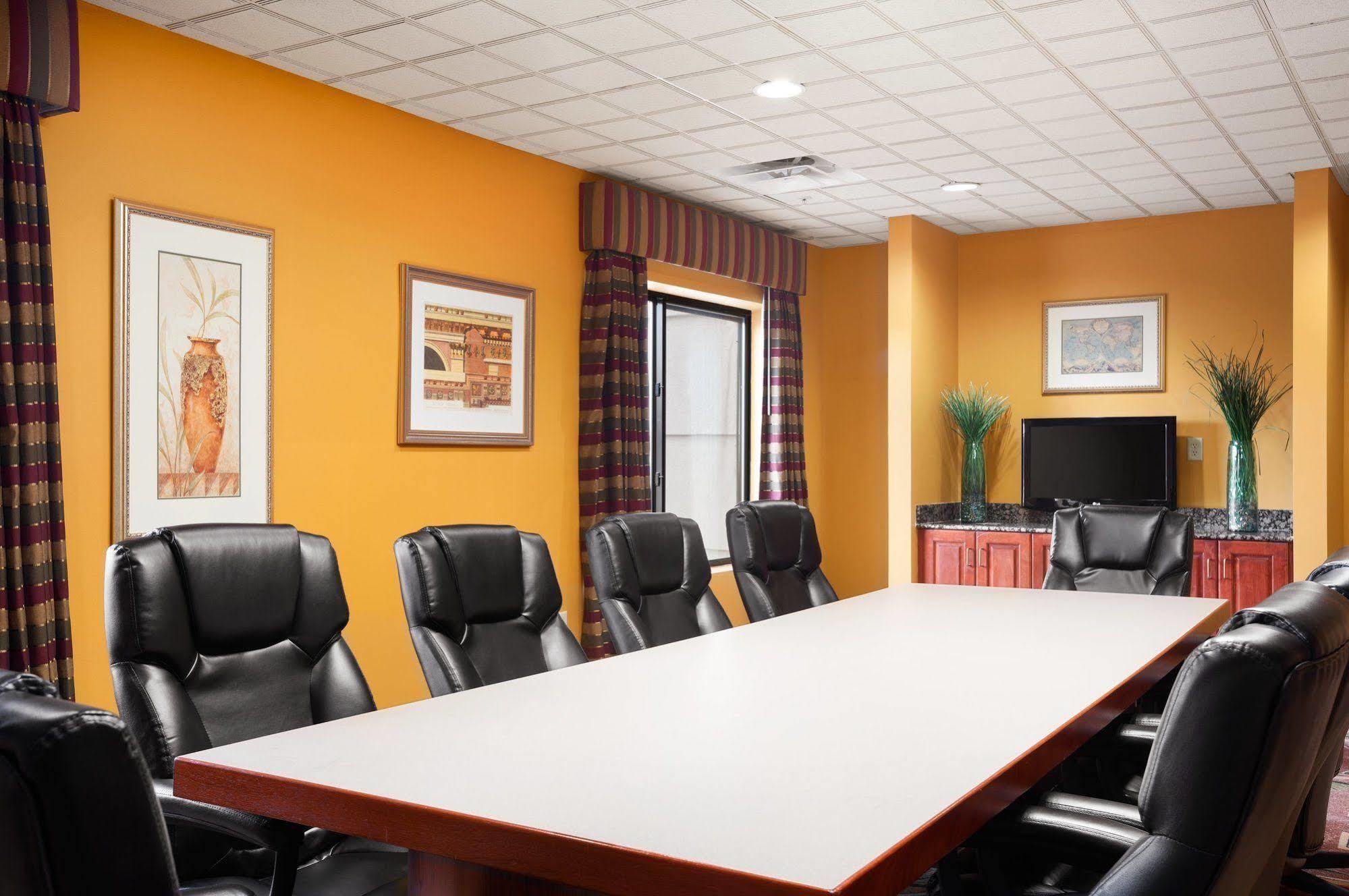 Wingate By Wyndham Chesapeake Hotel Екстериор снимка