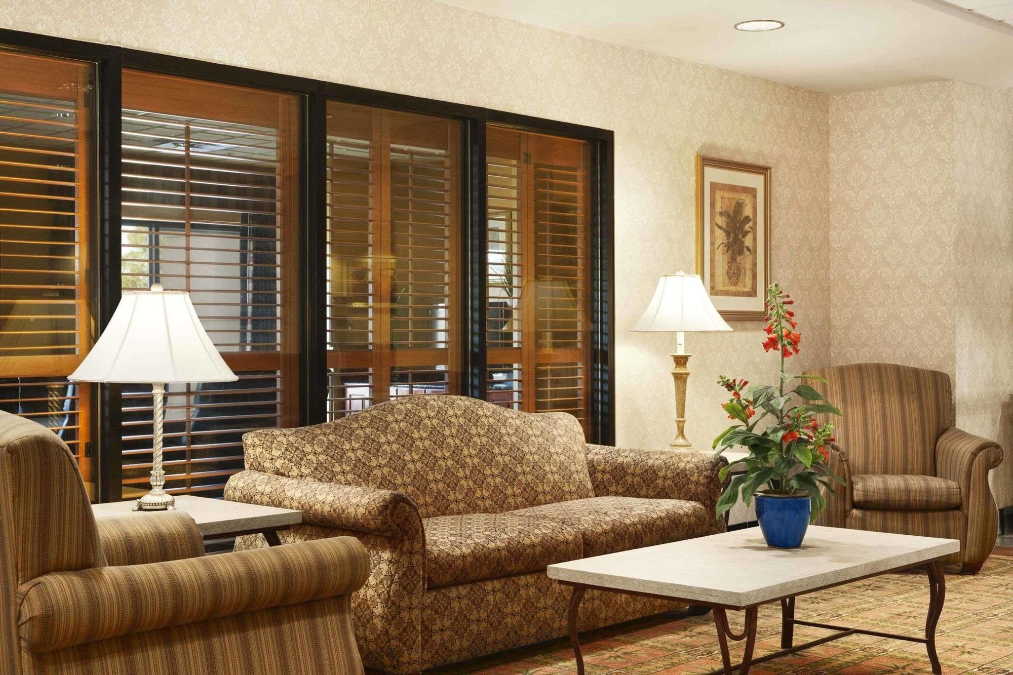 Wingate By Wyndham Chesapeake Hotel Екстериор снимка