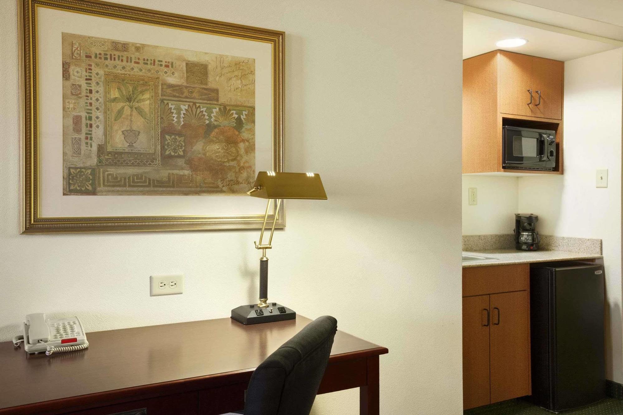 Wingate By Wyndham Chesapeake Hotel Екстериор снимка