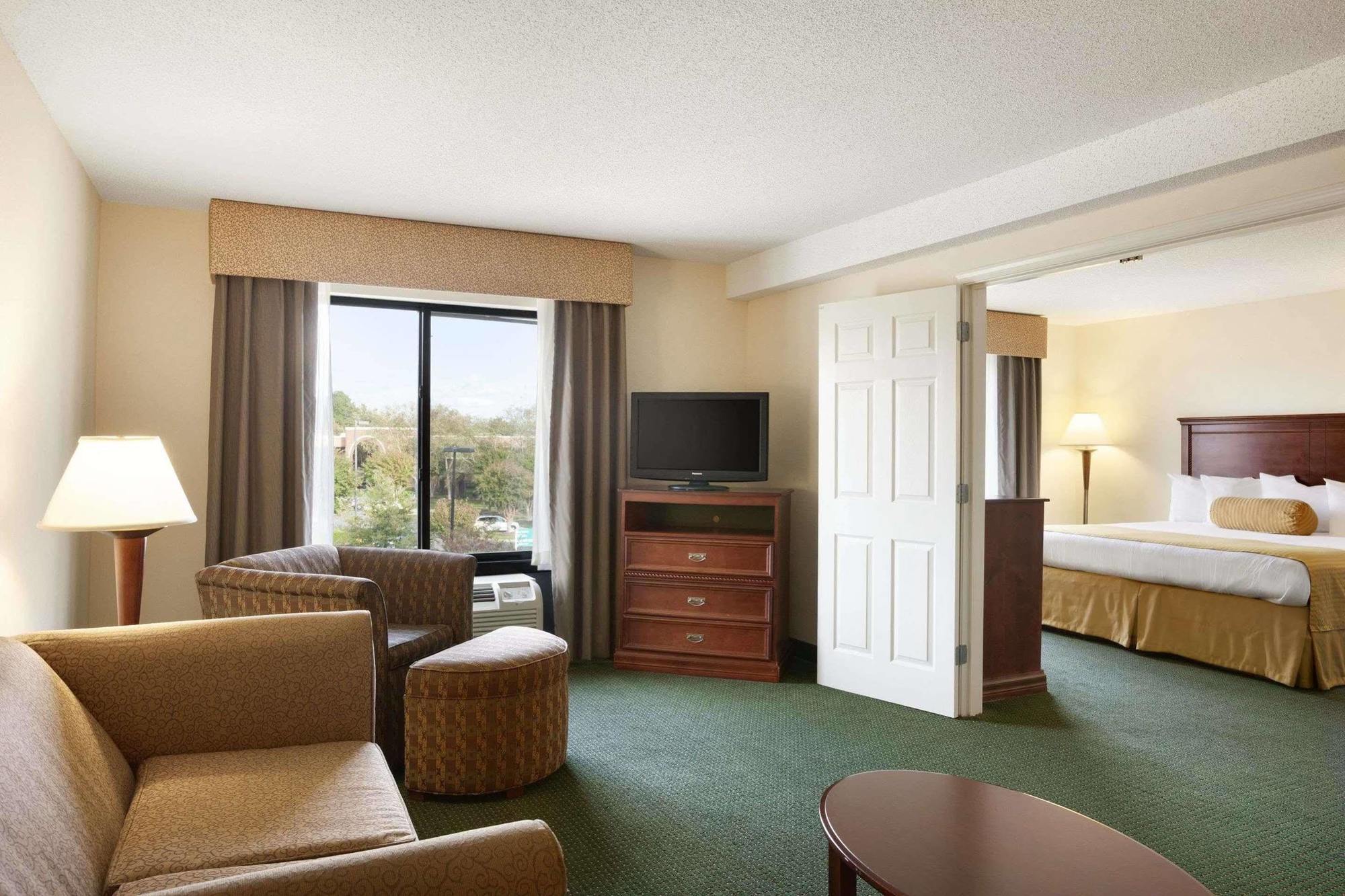 Wingate By Wyndham Chesapeake Hotel Екстериор снимка